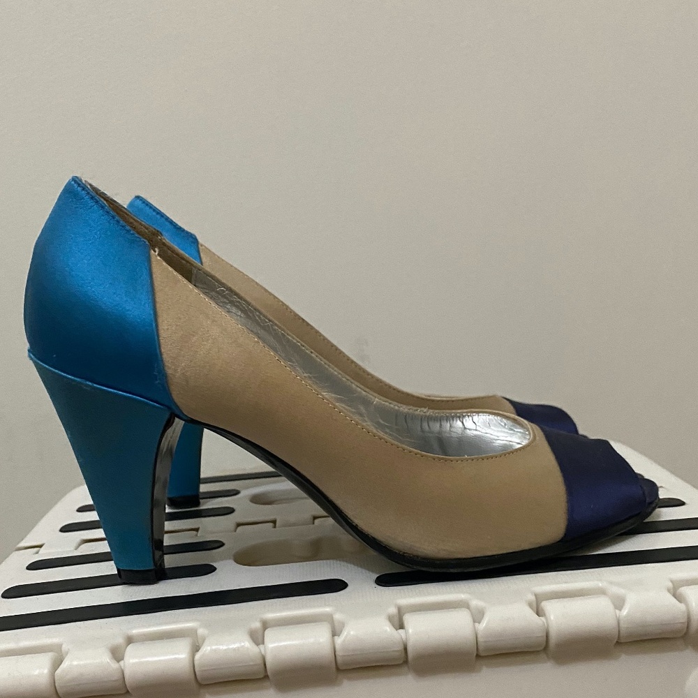 Vintage satin Marc Jacobs color-block peeptoe heels - size 6